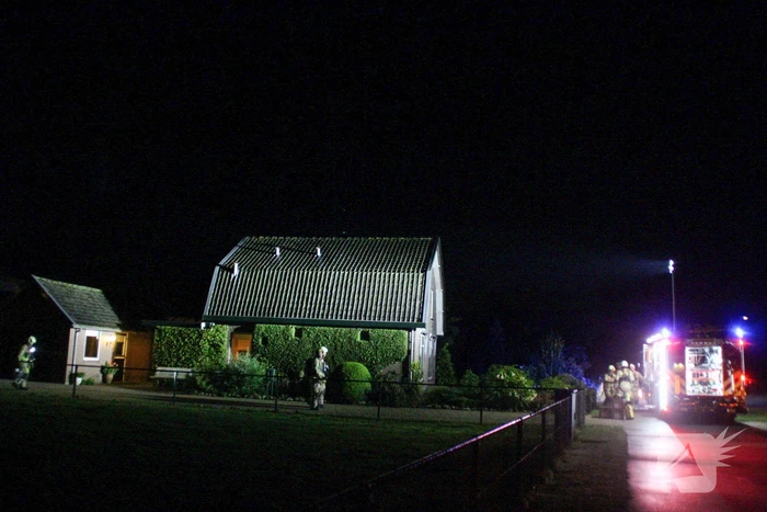 Brandweer controleert schoorsteen vanwege mogelijke brand