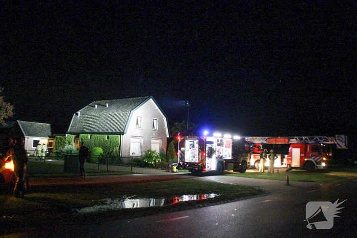 Brandweer controleert schoorsteen vanwege mogelijke brand