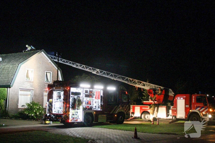 Brandweer controleert schoorsteen vanwege mogelijke brand