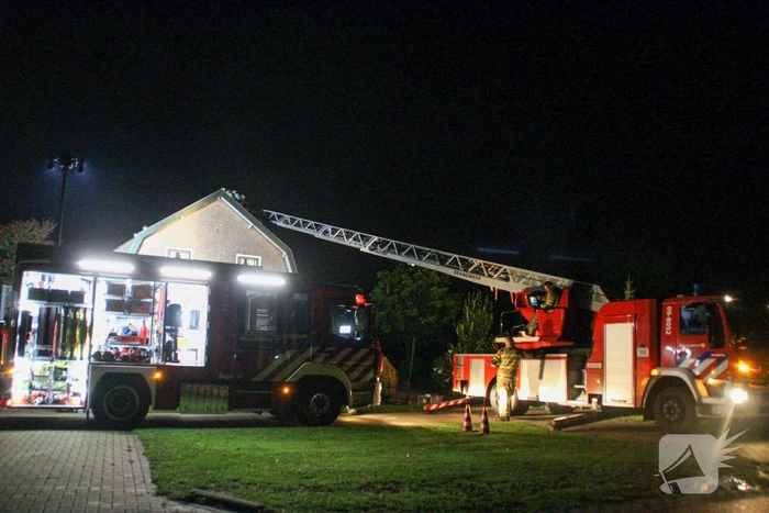 Brandweer controleert schoorsteen vanwege mogelijke brand
