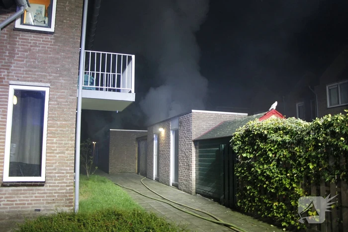 Uitslaande brand in twee schuren