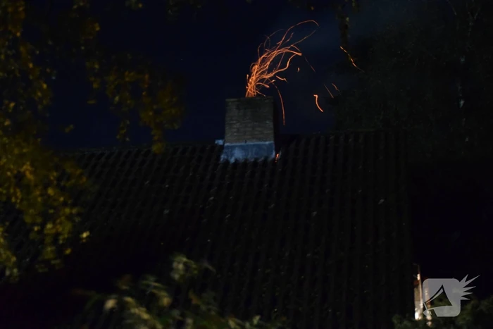 Brand in schoorsteen van woning