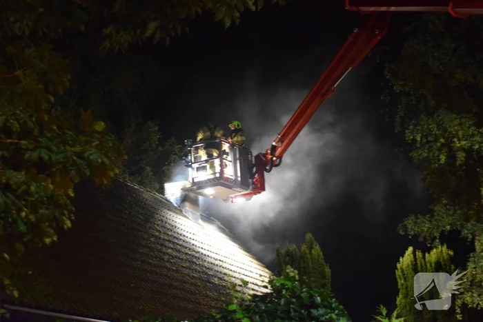 Brand in schoorsteen van woning