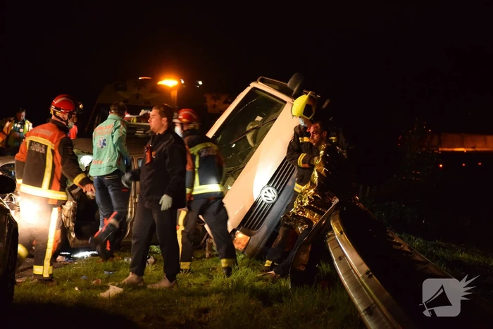 Persoon overleden bij zwaar ongeval tussen meerdere voertuigen