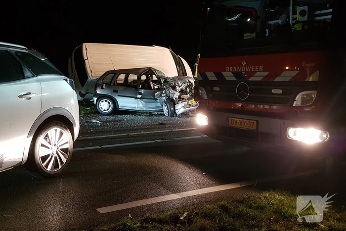 Persoon overleden bij zwaar ongeval tussen meerdere voertuigen