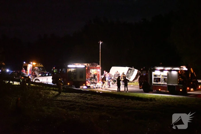 Persoon overleden bij zwaar ongeval tussen meerdere voertuigen