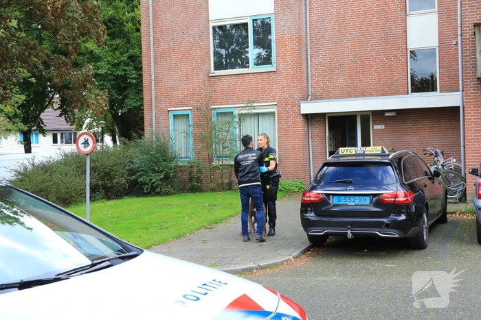 Politie ramt deur in en vindt overleden persoon