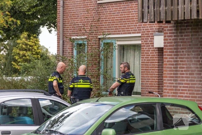 Politie ramt deur in en vindt overleden persoon