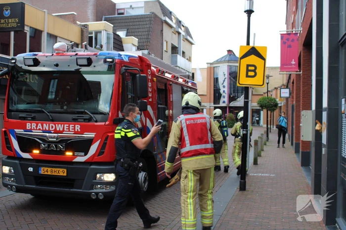 Brandweer blust brand in gebouw ICare