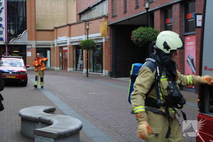 Brandweer blust brand in gebouw ICare