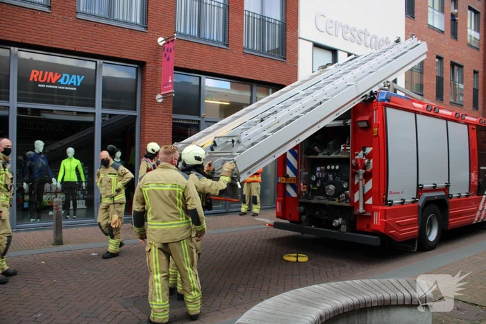 Brandweer blust brand in gebouw ICare