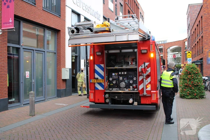 Brandweer blust brand in gebouw ICare