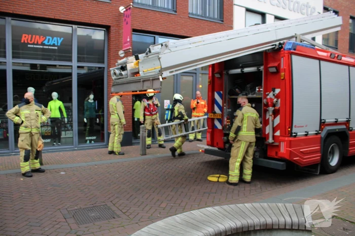 Brandweer blust brand in gebouw ICare