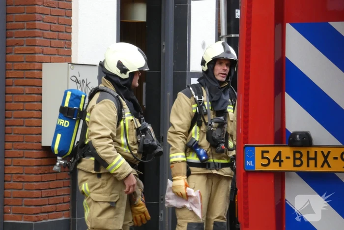 Brandweer blust brand in gebouw ICare