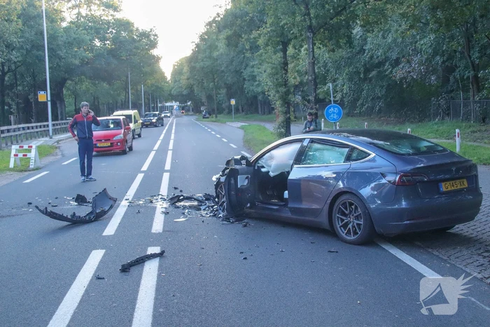 Tesla betrokken bij frontale aanrijding