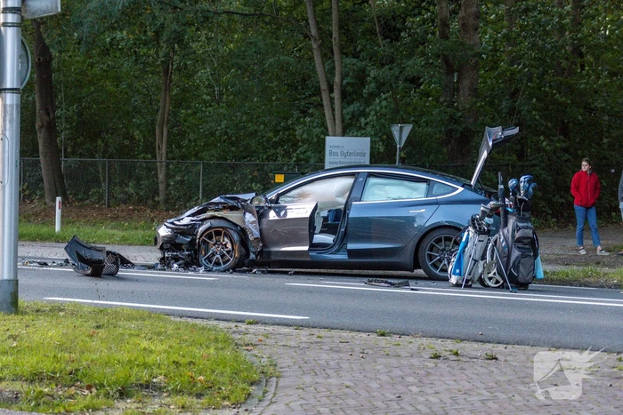 Tesla betrokken bij frontale aanrijding