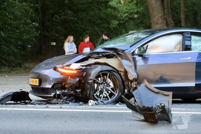 Tesla betrokken bij frontale aanrijding