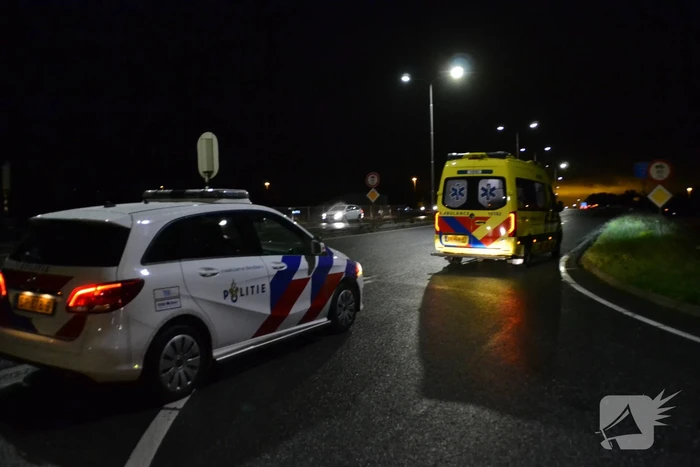 Vrachtwagen botst op kruising met personenwagen