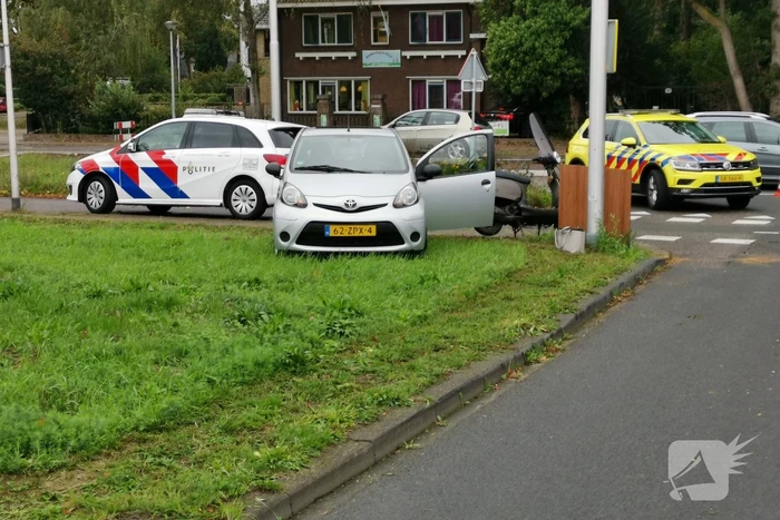 Scooterrijder gewond bij botsing met afslaande auto