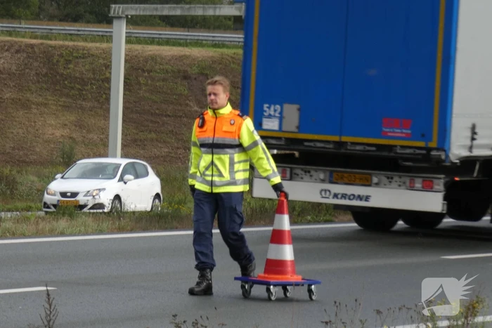 Twee bestelbussen botsen op oprit