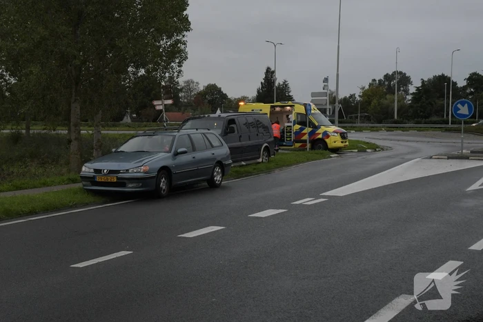 Overstekende fietser ziet auto over het hoofd