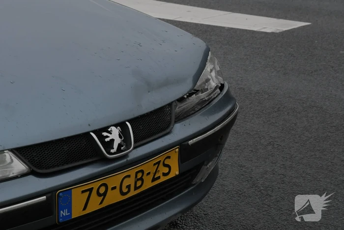 Overstekende fietser ziet auto over het hoofd