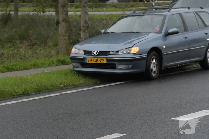 Overstekende fietser ziet auto over het hoofd
