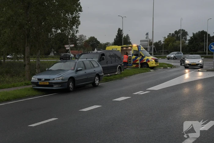 Overstekende fietser ziet auto over het hoofd