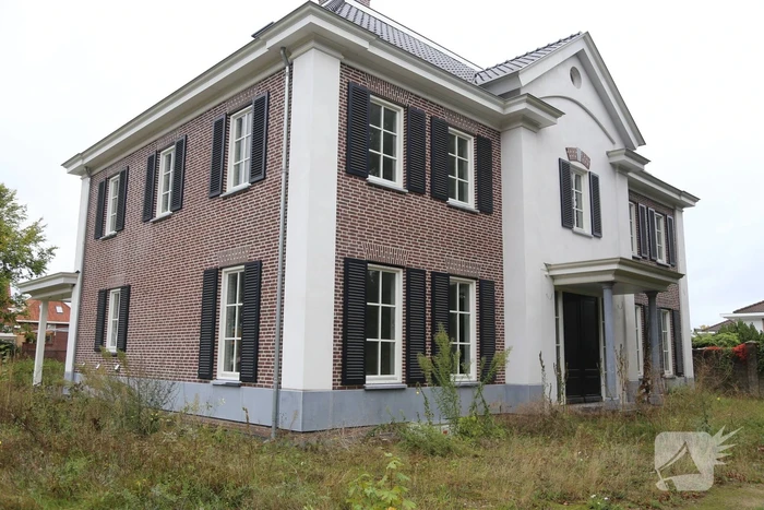 Witwasonderzoek en doorzoeking woning na aanhoudingen