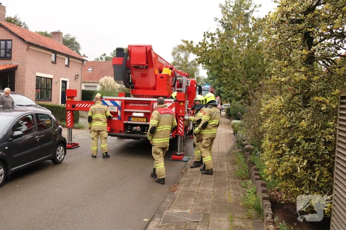 Schoorsteen kap gedemonteerd na schoorsteenbrand