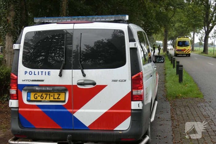 Auto raakt van de weg in Hooghalen