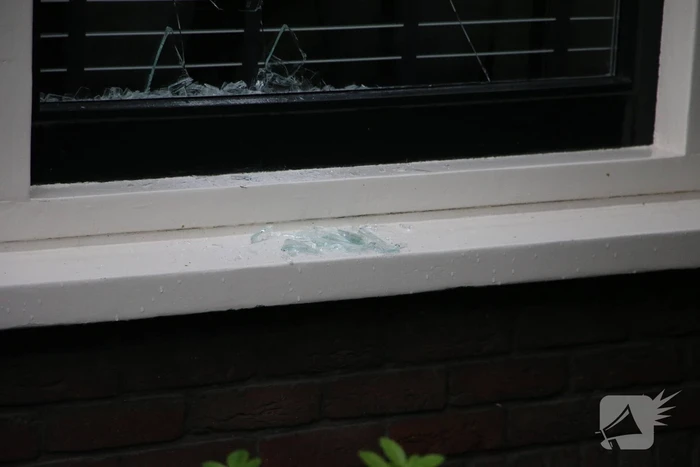 Man met verward gedrag aangehouden na vernielen van ruiten en auto