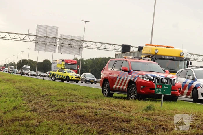 Vrachtwagen en twee auto's betrokken bij botsing
