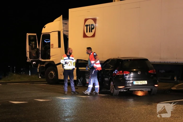 Auto total-loss na botsing op vrachtwagen