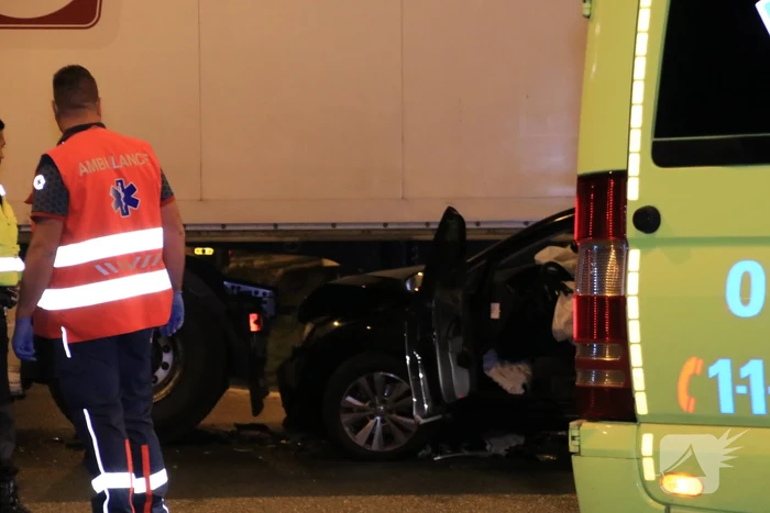Auto total-loss na botsing op vrachtwagen