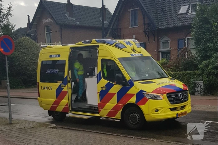 Automobiliste botst met auto op voorganger