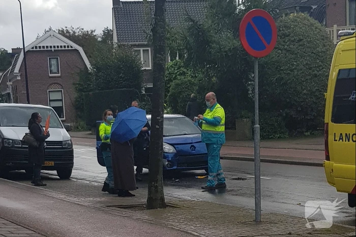 Automobiliste botst met auto op voorganger