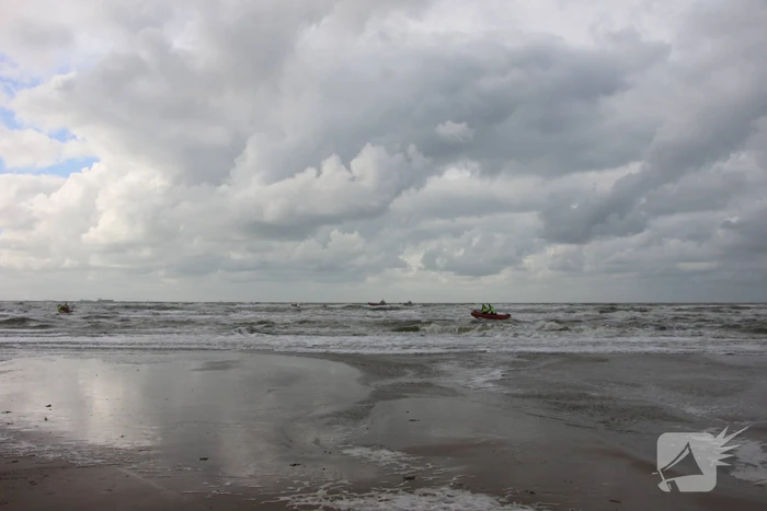 Grote zoekactie langs kust naar vermiste persoon in zee