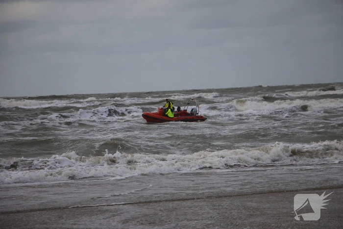 Grote zoekactie langs kust naar vermiste persoon in zee