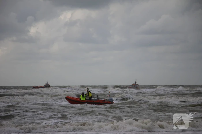 Grote zoekactie langs kust naar vermiste persoon in zee