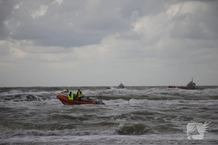 Grote zoekactie langs kust naar vermiste persoon in zee