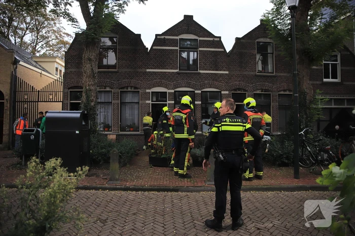 Klusser doorboort gasleiding in woning