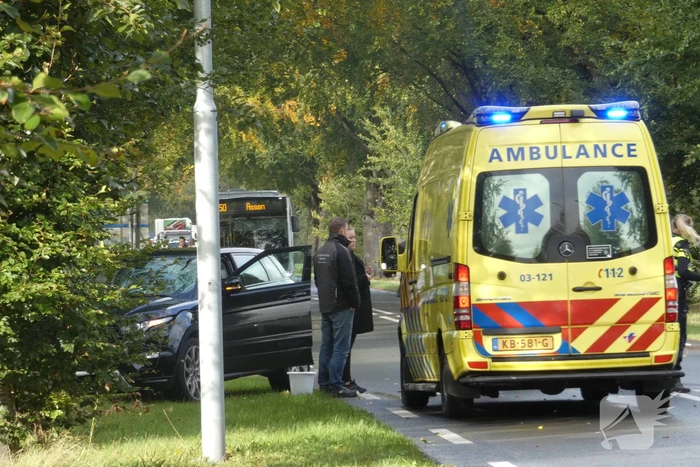 Fietser ernstig gewond na botsing met auto