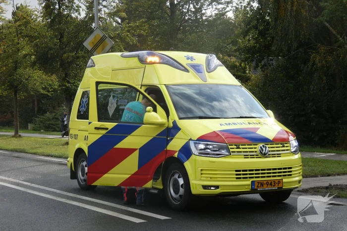 Fietser ernstig gewond na botsing met auto
