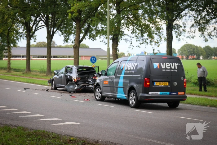 Enorme schade bij kop-staartbotsing