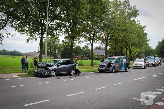 Enorme schade bij kop-staartbotsing