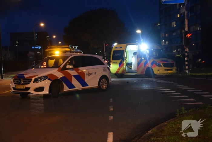 Landrover botst op auto bij verkeersongeval op kruising