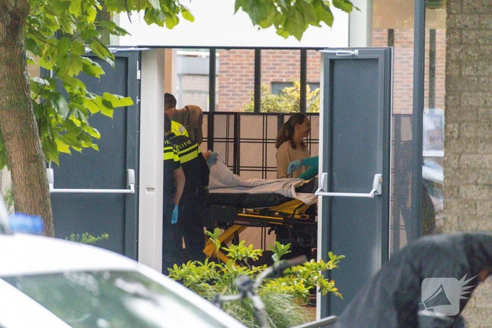 Man wordt niet goed tijdens vaccinatie griepprik in Protestantse kerk De Bron
