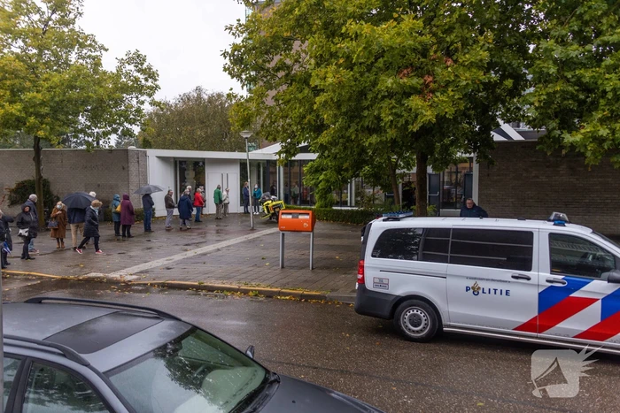 Man wordt niet goed tijdens vaccinatie griepprik in Protestantse kerk De Bron
