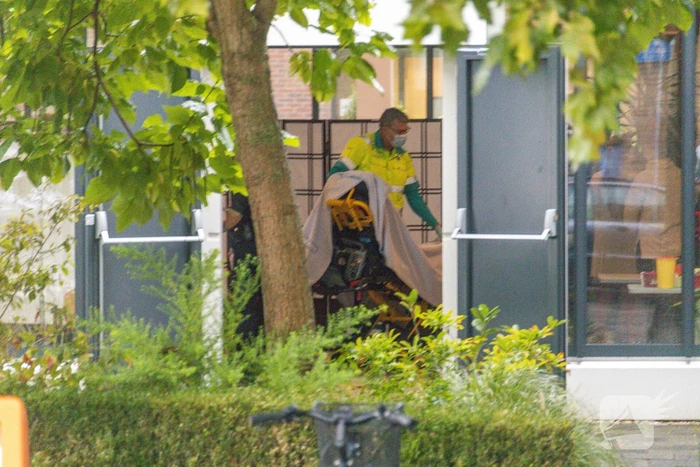 Man wordt niet goed tijdens vaccinatie griepprik in Protestantse kerk De Bron
